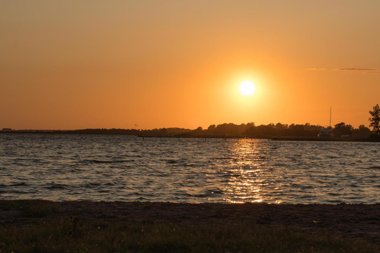 B&B Bij Kaatt Wolphaartsdijk エクステリア 写真
